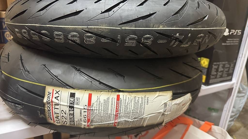 Pneus & Kompletträder: Motorradreifen Bridgestone S22  – Gebraucht aus Frauenfeld von ericolor