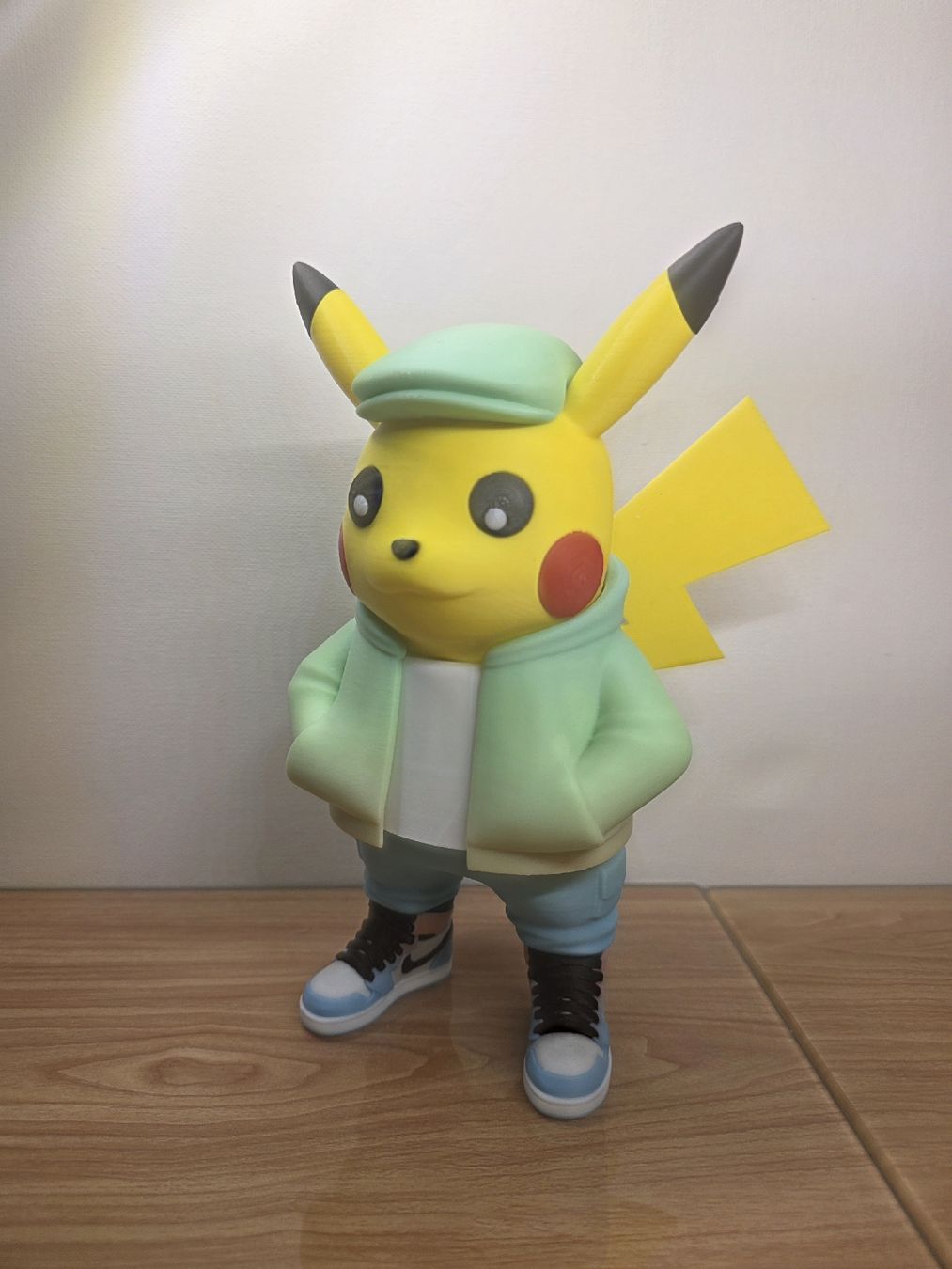 Pokémon Carte collezionabili: Pikachu Street Style 21 cm – Nuovo (secondo la descrizione) da Figino venduto da dif_2gsf 2