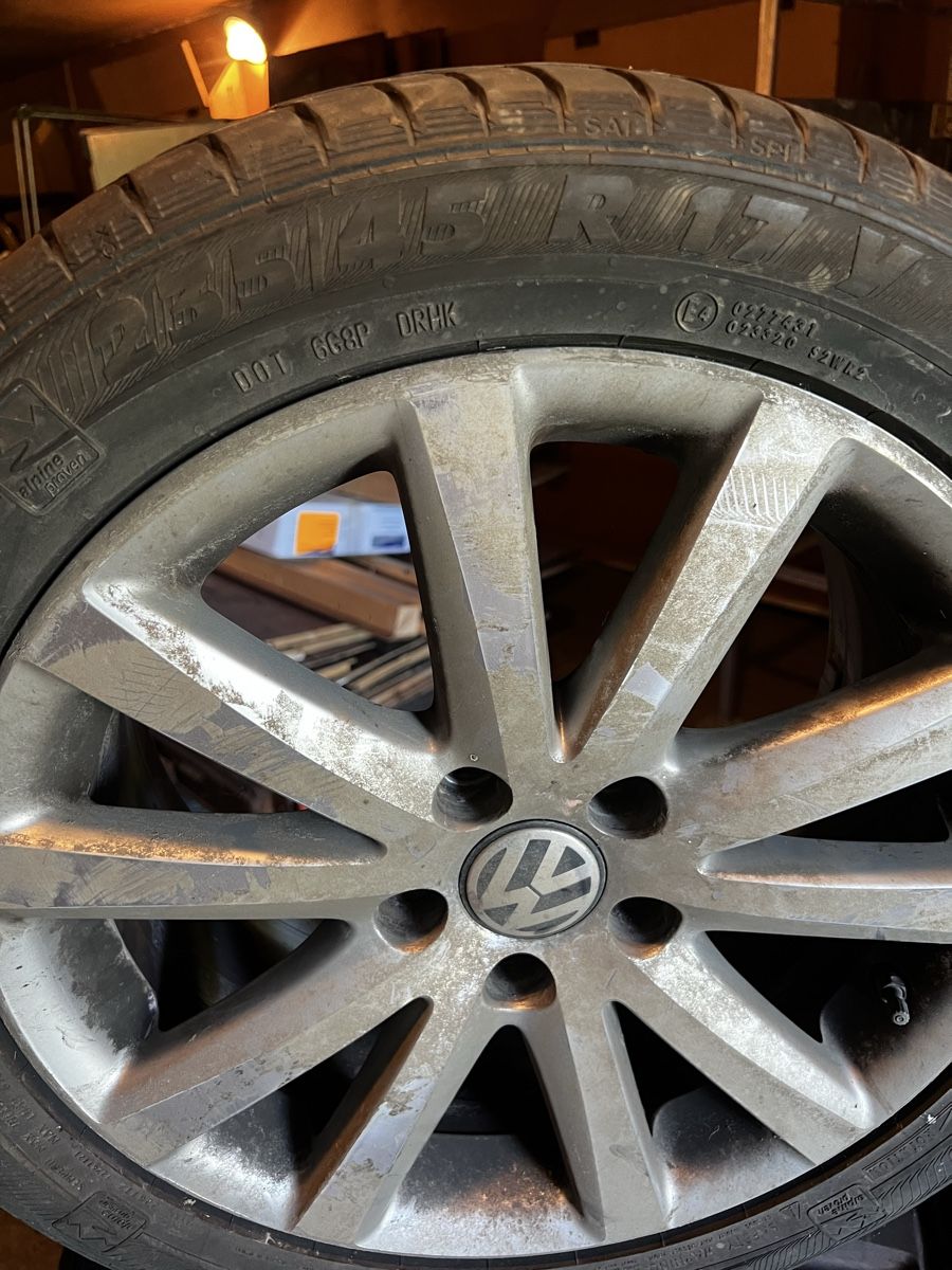 Volkswagen Jantes: Felgen mit Pneu – D'occasion à Ueberstorf par lorena... 1