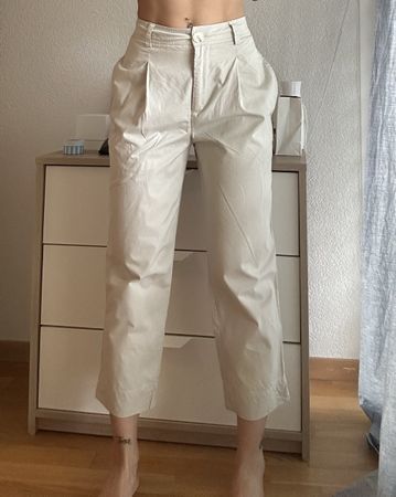 Pantalon Stradivarius beige, taille 34, parfait pour l'été!