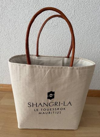 Exclusive Strandtasche von SHANGRI-LA Le Touessrok