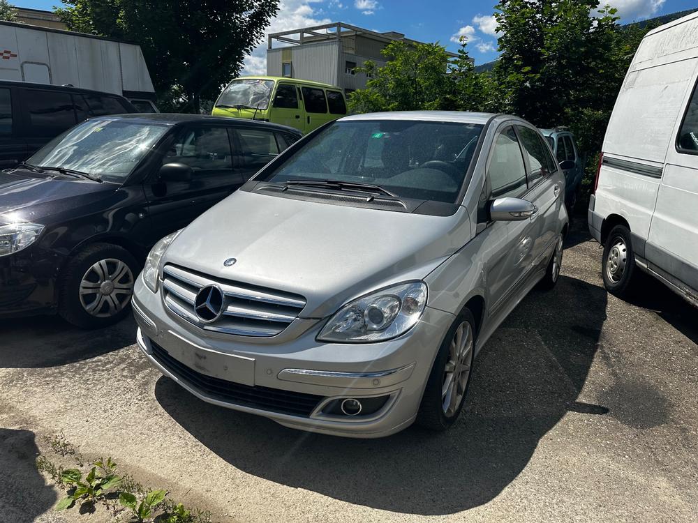 Mercedes B200