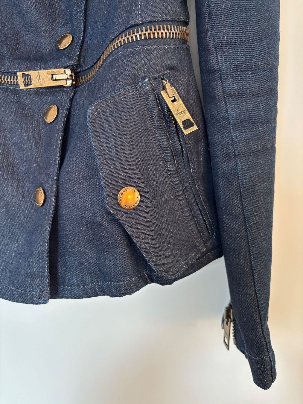 Burberry Giacche: BURBERRY  Denim elast. Blazerjacke dunkelblau 34 IT38 – Usato da Herrliberg venduto da mayfi 4