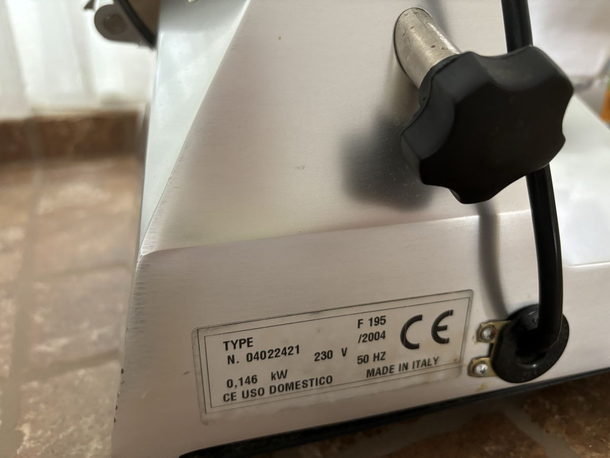 Elettrodomestici da cucina: Affettatrice professionale: Siedlinghaus – Usato da Losone venduto da Tilly-nb7t 6