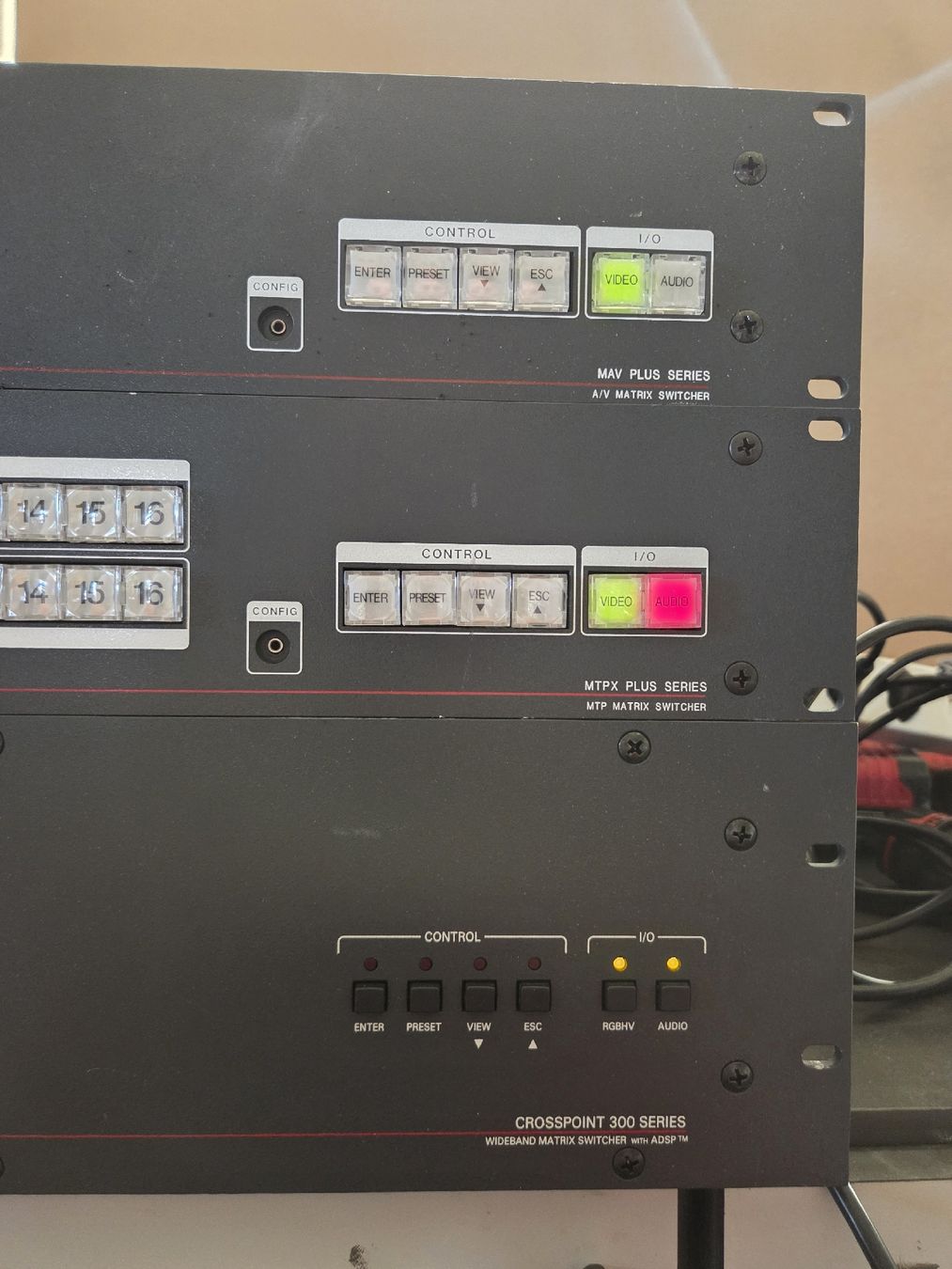 Heimkino: Extron MAV Plus MTP Plus Crosspoint 300 Matrix Switcher – Gebraucht aus Oberhasli von General-Dealer 2