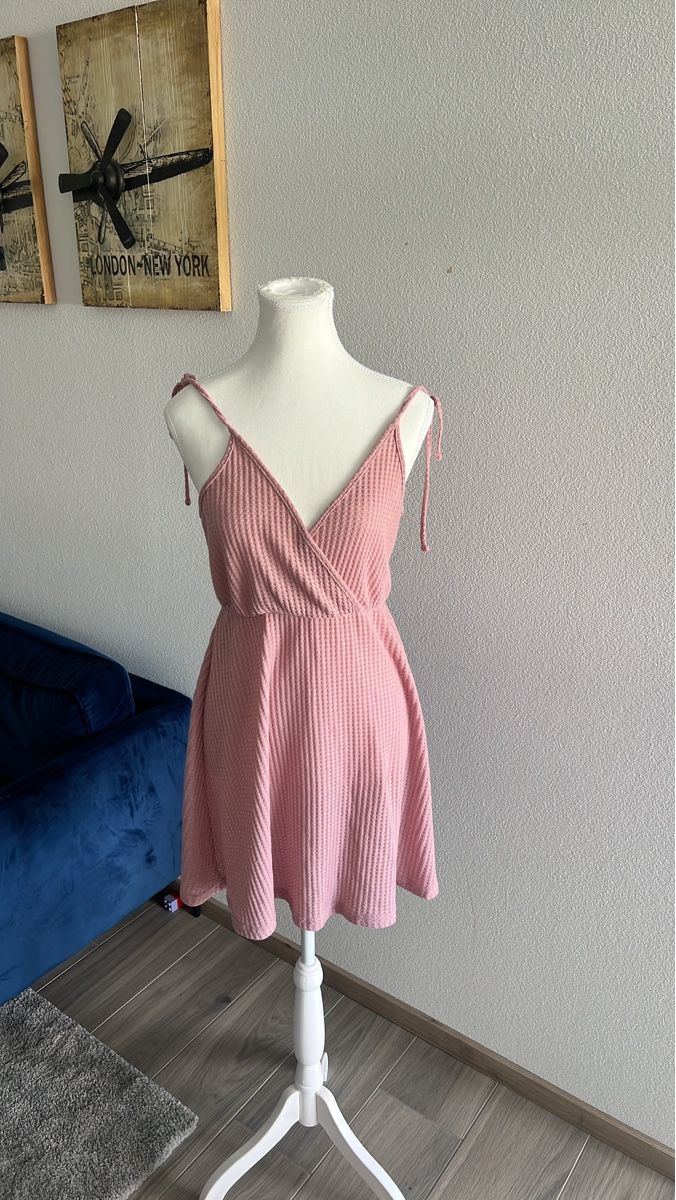 Kleider: Sommerliches Kleid mit Wickeloptik, Grösse M – Gebraucht aus Niederhelfenschwil von tab_xlc7