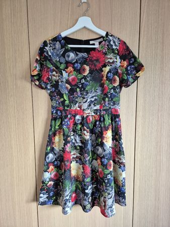 Traumhaftes Kleid mit Blumenmuster