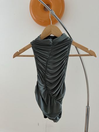 Khaki gerafftes Neckholder Top, neuwertig, Gr. S