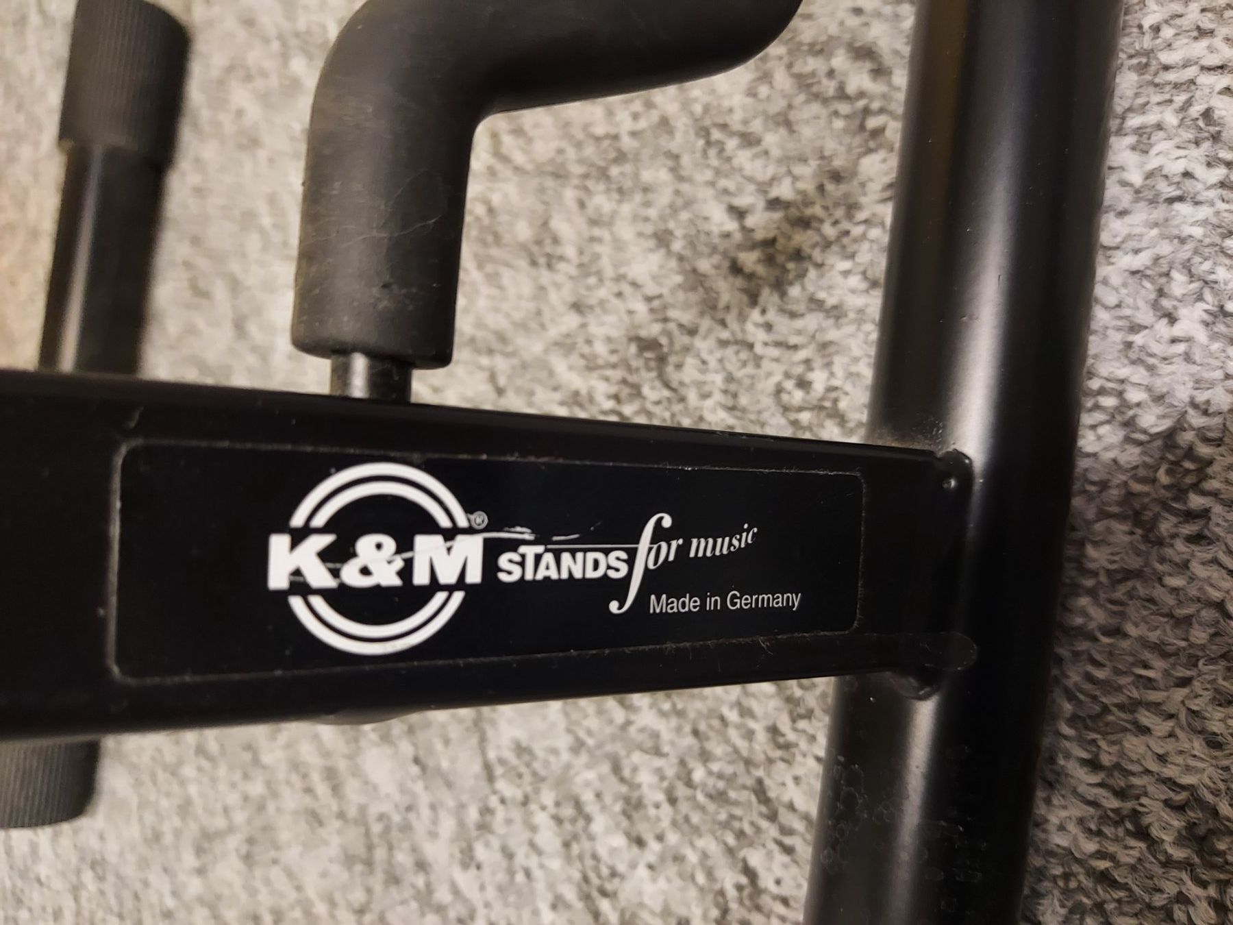 König & Meyer Instrumenten-& Notenständer: Gitarrenständer (für Akkustik- oder breite Gitarren) – Gebraucht aus Münchenbuchsee von motten 1