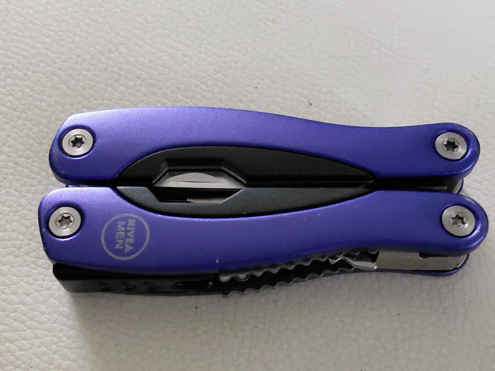 Tutti gli attrezzi: Multitool Nivea Men lila top zustand – Usato da Belp venduto da mar_76s8 5