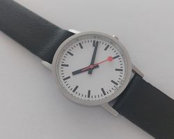 Mondaine Classic "Pure" SBB Uhr (30mm) – Frisch revidiert