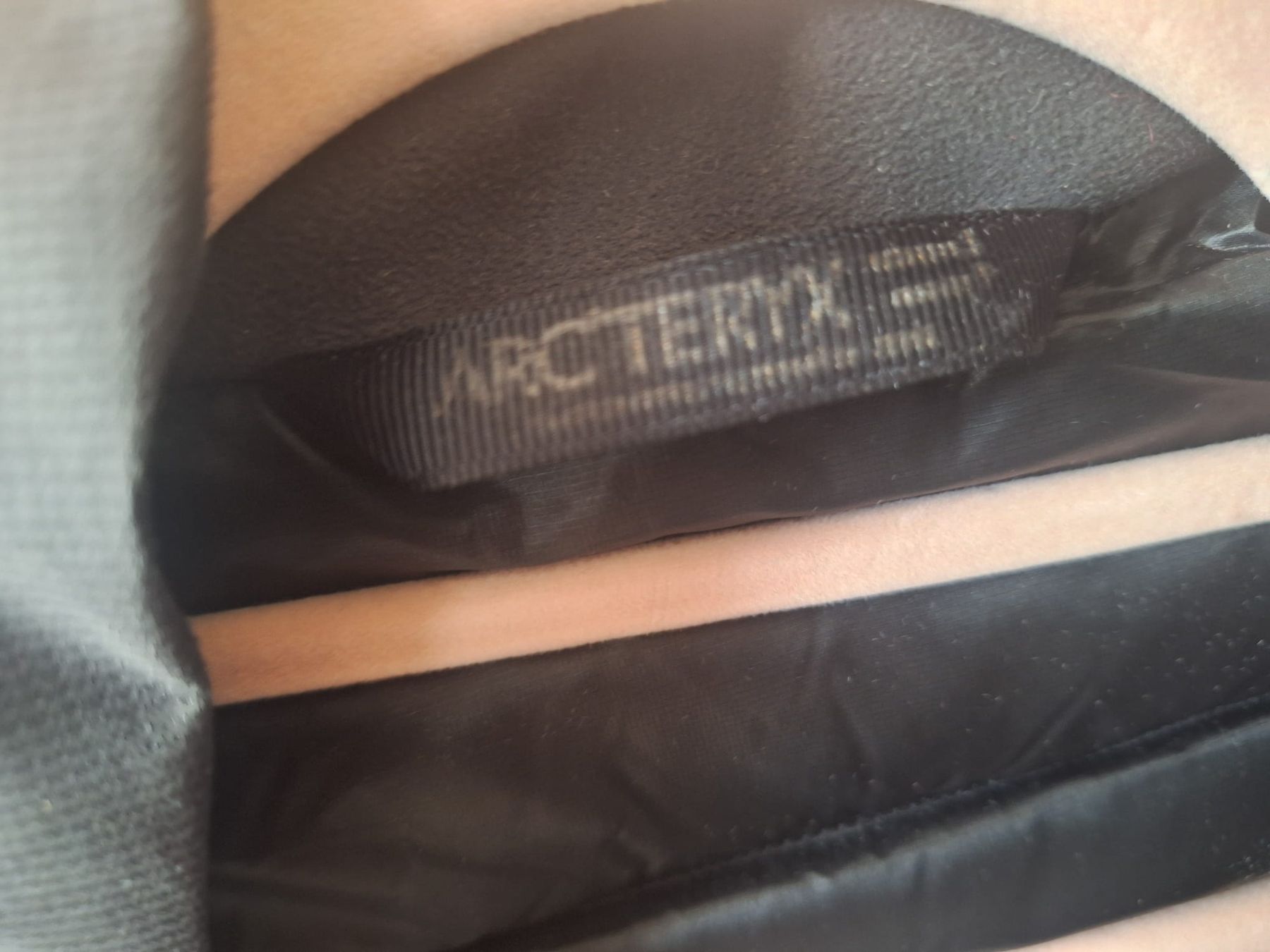 Arcteryx Mäntel: Arc'teryx Daunenparka Dunkelgrau – Gebraucht aus Winterthur von _lxeah 3