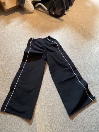 Hosen im Regenhosenstyle Neu