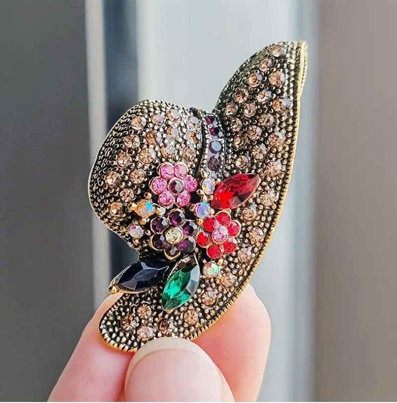 Spille & Fermagli: Brosche Hut -Strass -Blume – Nuovo e nell'imballaggio originale da Glattbrugg venduto da majuska01 4