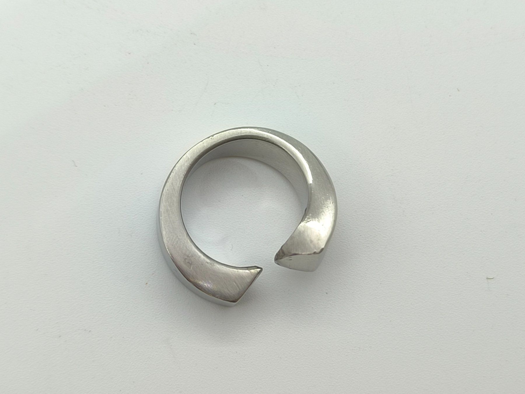 Ringe: Edelstahl Ring Offen Mattiert Silber-Optik – Gebraucht aus Rüti ZH von Restwert_Rueti_ZH 2