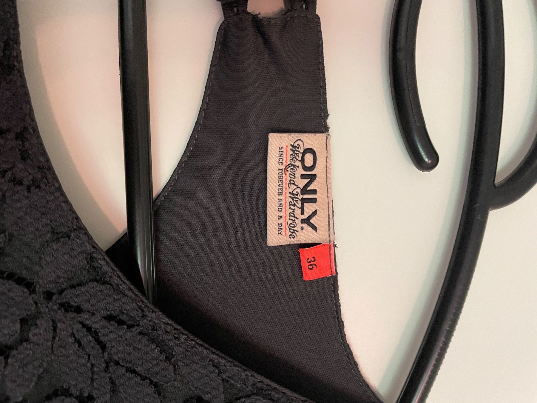 Only Kleider: Kleid Only schwarz ärmellos Gr. 36 – Gebraucht aus Schmitten FR von ancaob 1