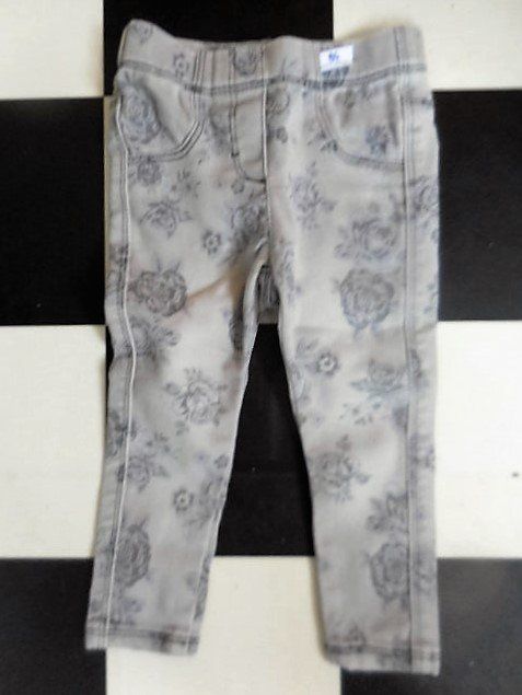 Pantaloni: Gr. 86 Schlupfhose grau blau mit Rosen – Usato da Basel venduto da frausommerwind