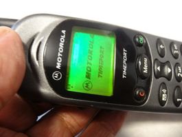 MOTOROLATIMEPORT TRI BAND ANTIK NATEL. MIT LADEGERAT.LÄÜFT