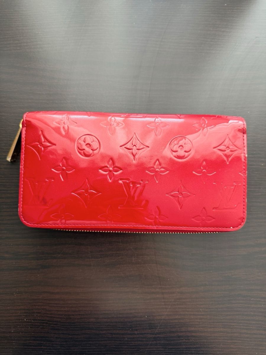 Louis Vuitton Brieftaschen: Louis Vuitton Geldbörse Lackleder rot – Gebraucht aus Othmarsingen von Paucaverba