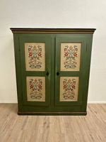 Antiker Biedermeier Bauernschrank mit floraler Bauernmalerei