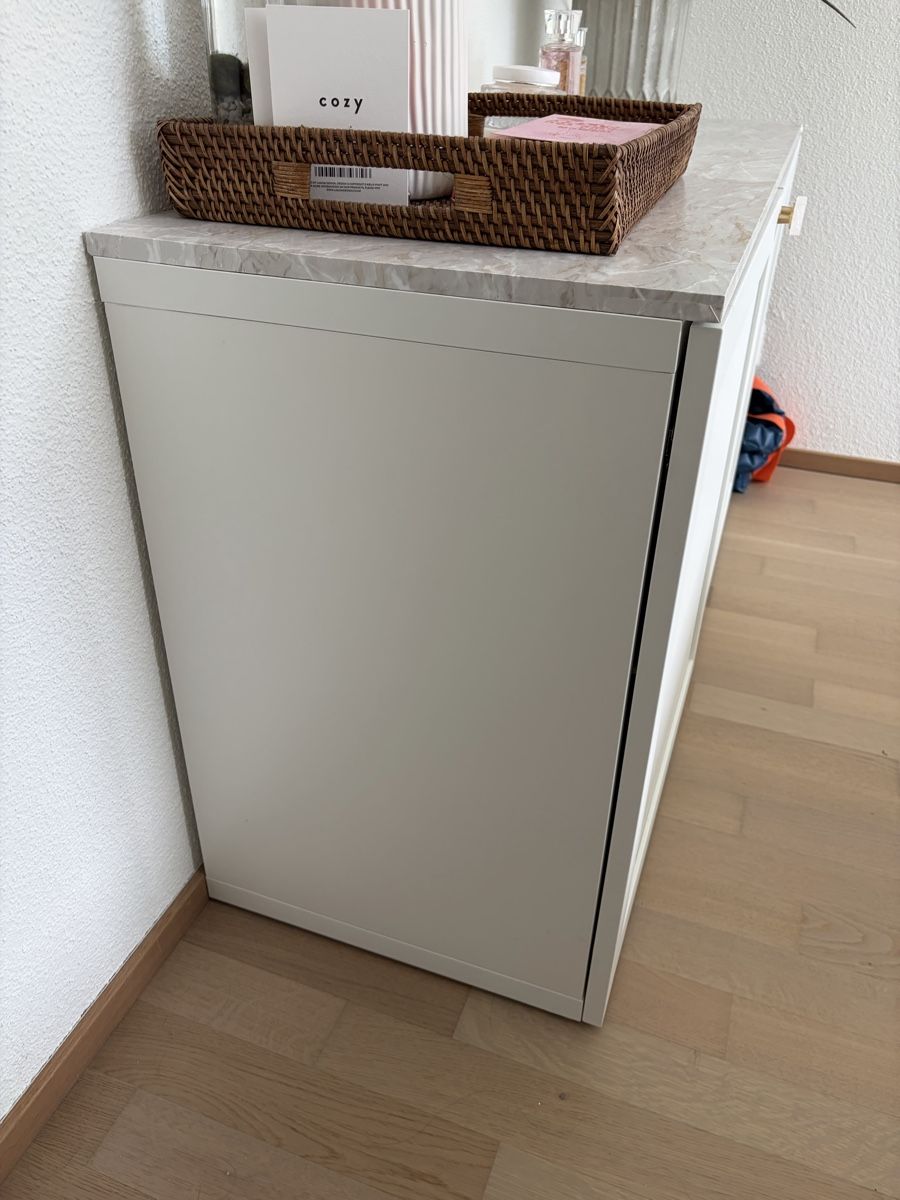 Ikea Cassettiere: IKEA Besta Kommode mit Marmorknöpfen – Usato da Wallisellen venduto da jessicajulia 3