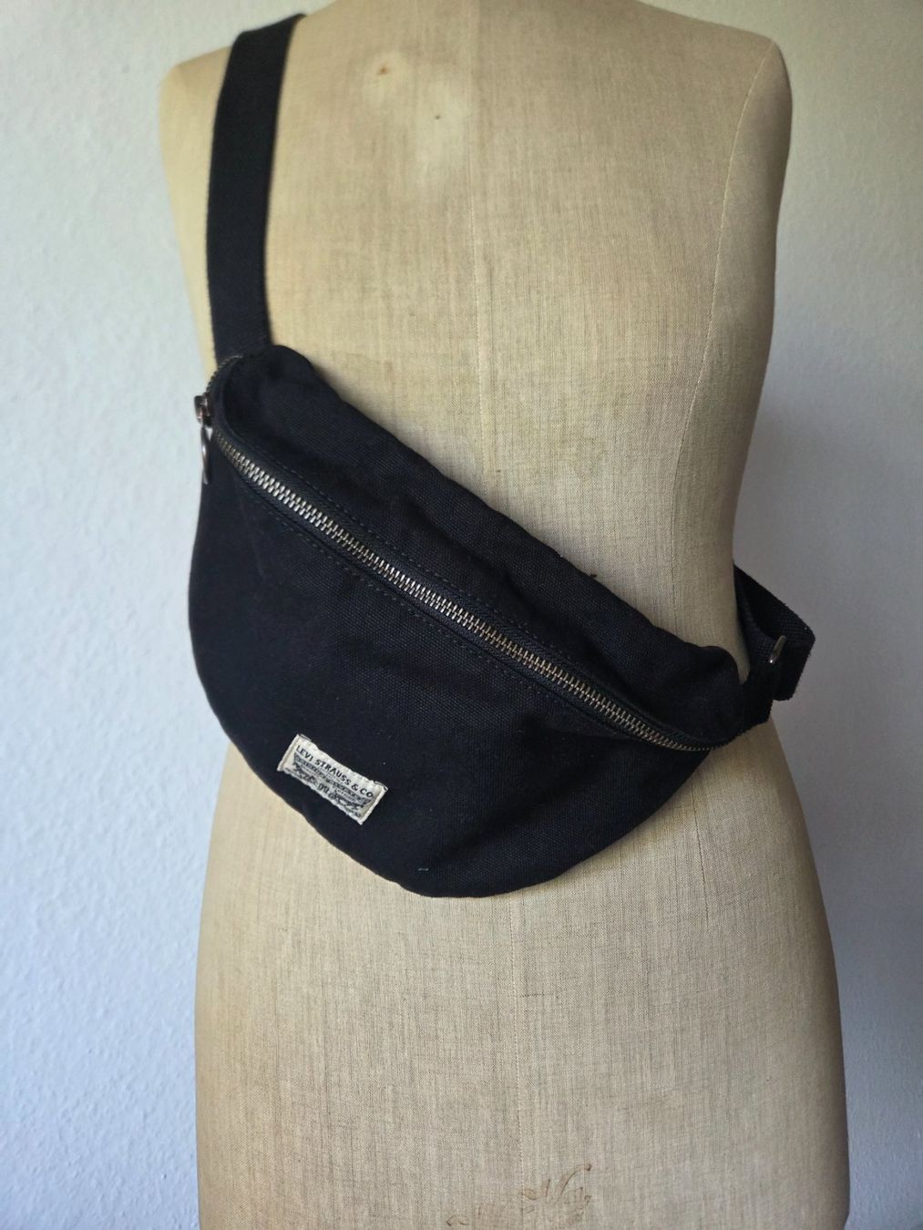 Levi's Taschen für Damen: Bauchtasche Levis – Gebraucht aus Zürich von Stephs13