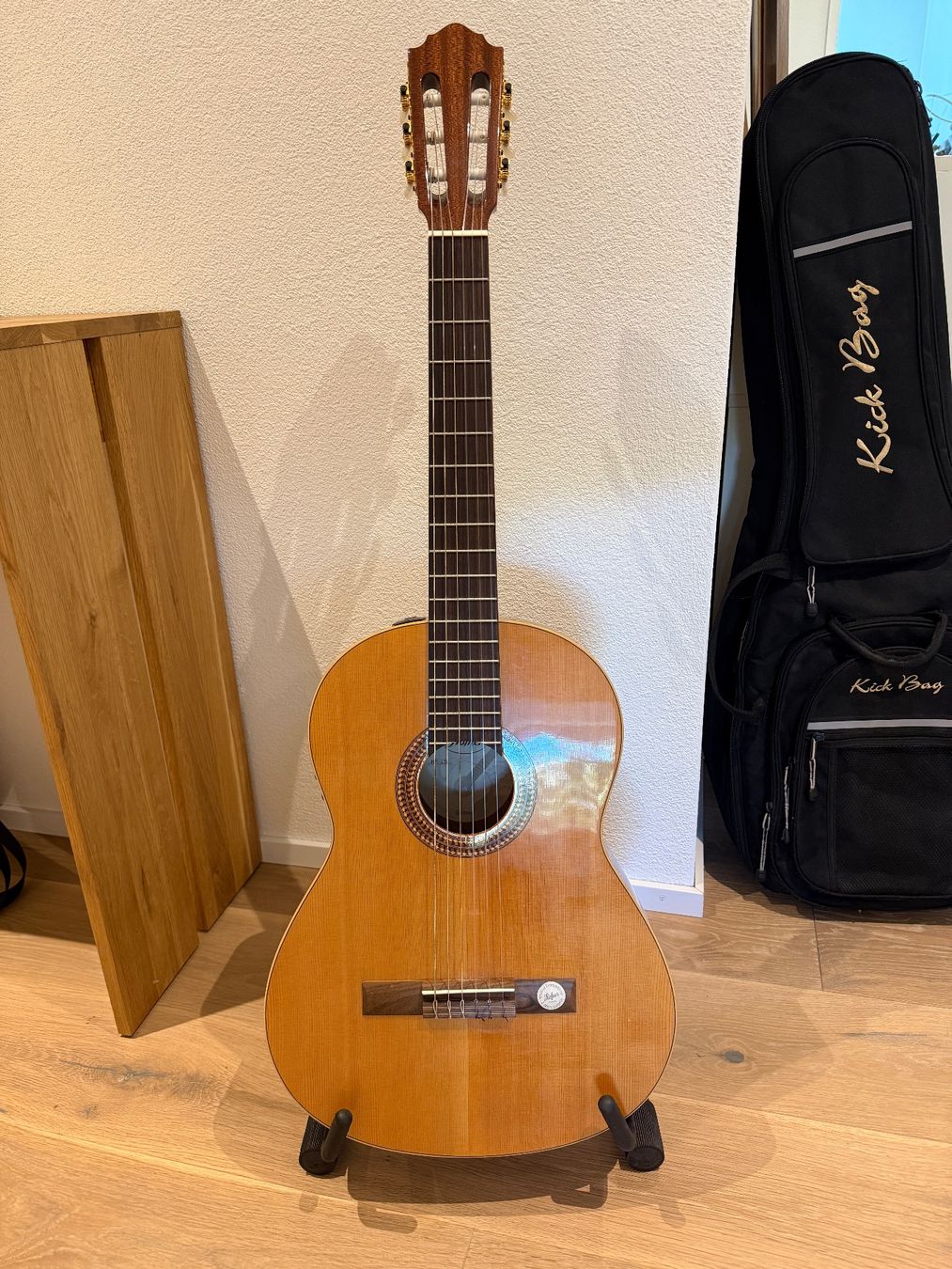 Höfner Strumenti musicali: Höfner Konzertgitarre inkl. Tasche & Ständer – Usato da Oberwil-Lieli venduto da kev_vm5v 5