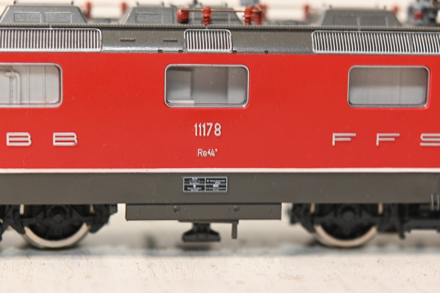 Fleischmann Modellini di ferrovie: Fleischmann H0/DC SBB Re 4/4 Lok mit OVP – Usato da Laupen ZH venduto da Zmoewe 3