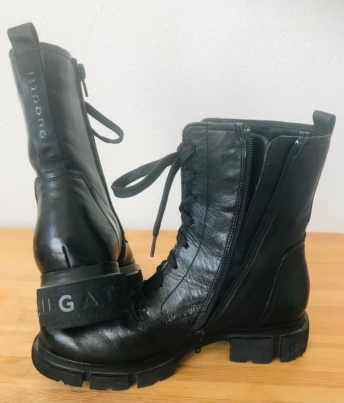 Bugatti Scarpe da donna: Bugatti Stiefeln /Stiefeletten, Gr.38, schwarz, echtes Leder – Usato da Zürich venduto da KEEPINSPIRED