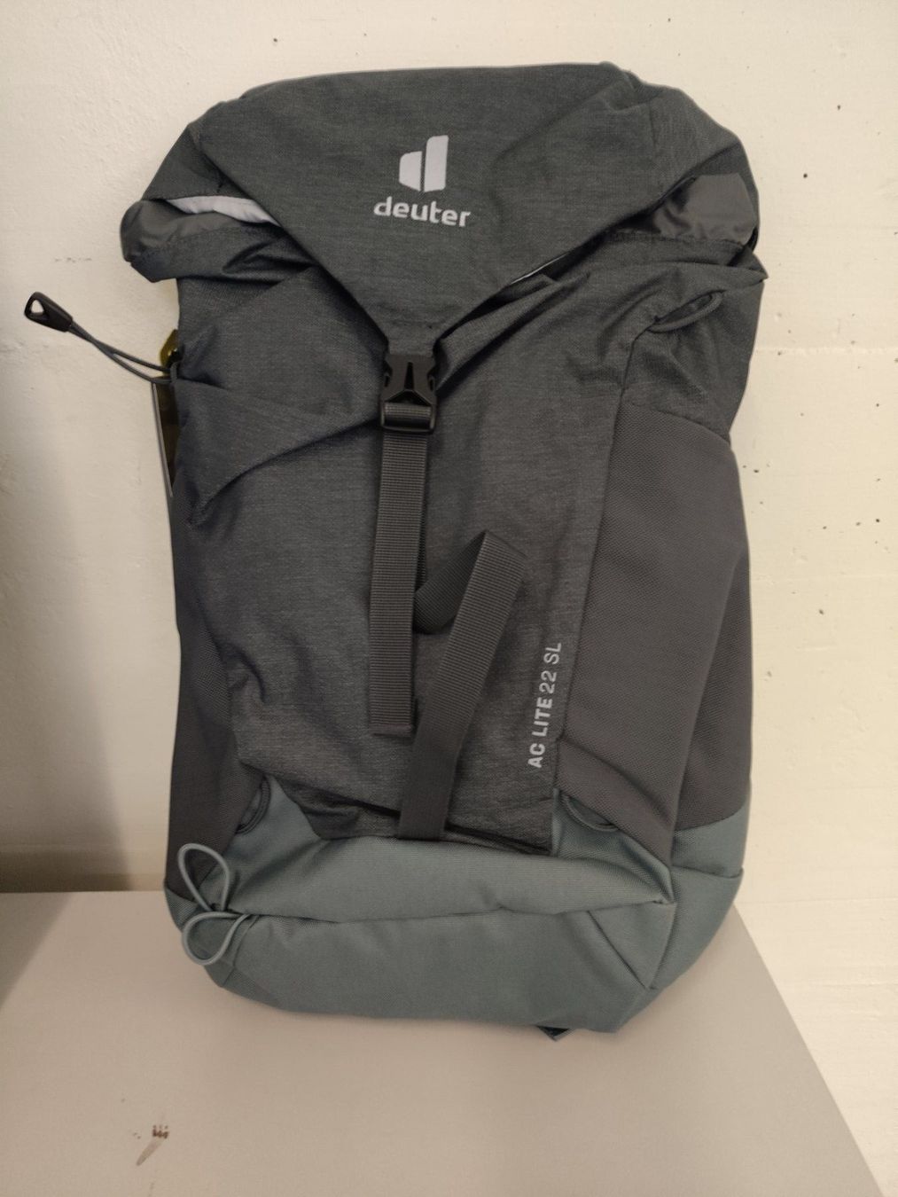 Deuter Zaini: Deuter - AC Lite 22 SL (22 Liter) – Nuovo e nell'imballaggio originale da Dällikon venduto da Retouren_Resale