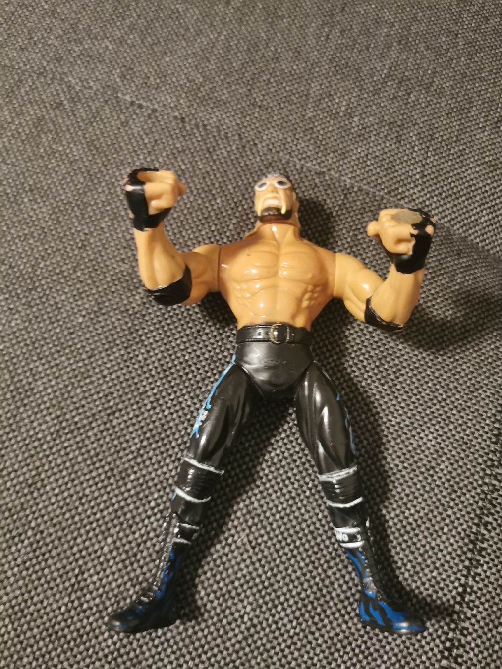 WWE Statuette: WWE Hulk Hogan Actionfigur1999 – Usato da Buchs SG venduto da and_s6ps 4