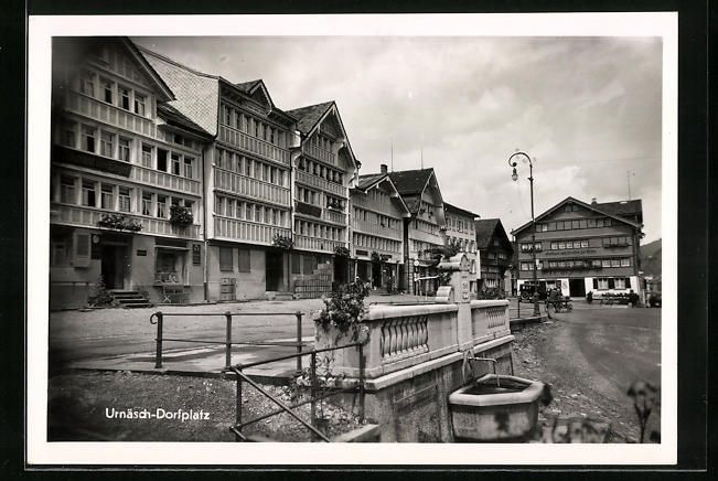 Cartes postales: AK Urnäsch, Dorfplatz mit Brunnen – D'occasion à Berlin par bartko-reher