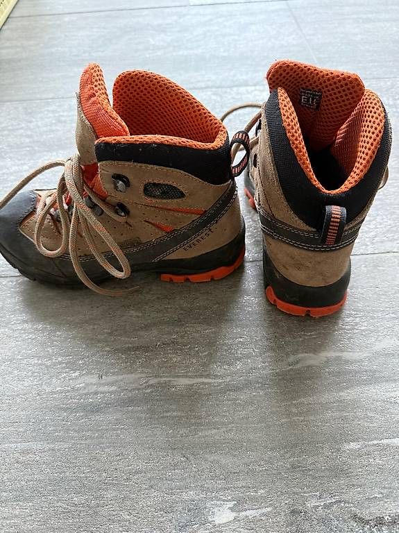 Scarpe per ragazzi: Wanderschuhe Gr 33 – Usato da Kirchlindach venduto da fecop 2