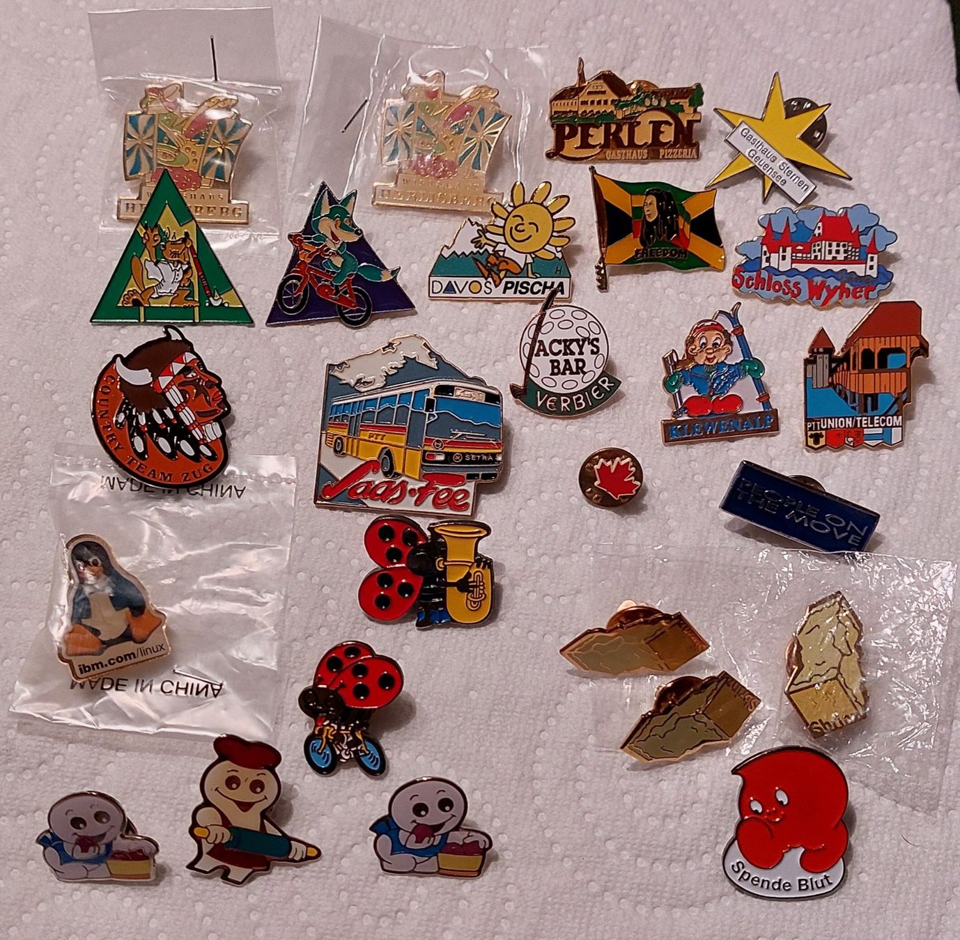 Plaketten & Abzeichen: Pins "Kunterbunt" (26) – Neu (gemäss Beschreibung) aus Rotkreuz von JustForSale