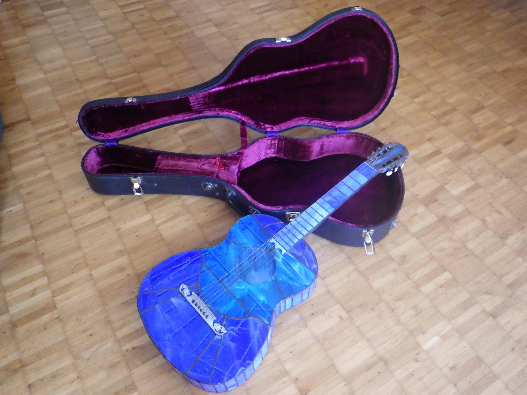 Strumenti musicali: Einzigartige Glas-Gitarre, Tiffany, 1:1 – Usato da Altstätten SG venduto da cla_c2f8