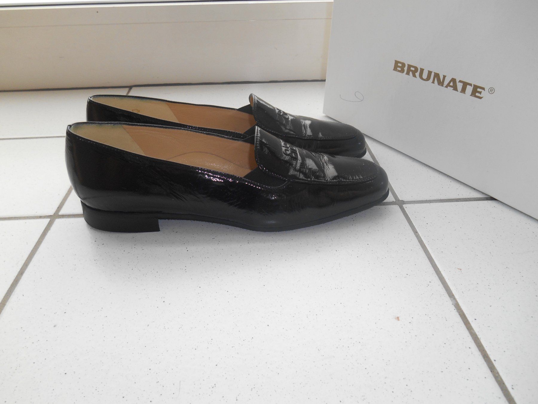 Brunate Scarpe da donna: Brunate Lederpump schwarz Grösse 39 – Usato da Basel venduto da fafa68