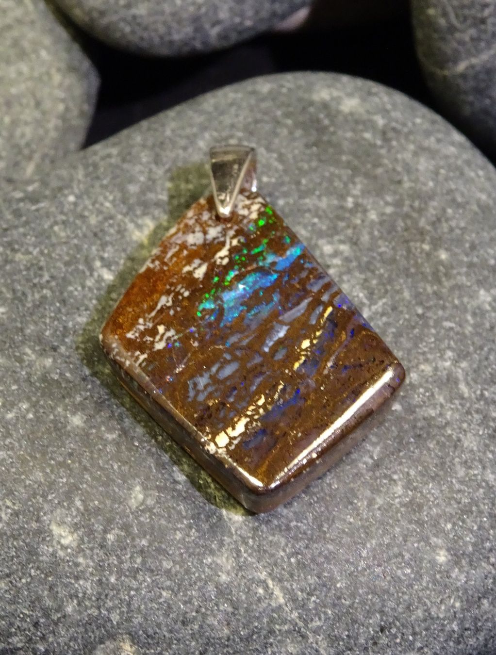 Ciondoli: Anhänger Boulder Opal. – Nuovo (secondo la descrizione) da Niederbüren venduto da Raphael014