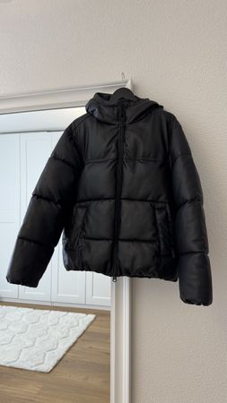 Zara Puffer Jacke Schwarz Lederoptik Winter, Grösse M