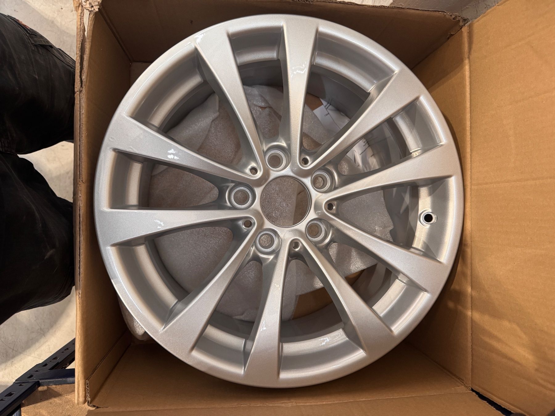 BMW Cerchioni: BMW 3er Original Felgen – Nuovo e nell'imballaggio originale da Schwerzenbach venduto da PascalHegglin