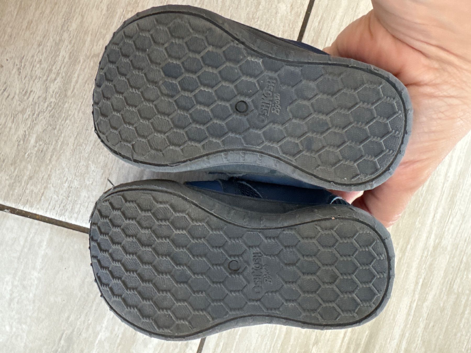 Oshkosh Scarpe da uomo: Oshkosch Turnschuhe Gr 20, 12.1cm – Usato da Gelterkinden venduto da Familienferien 3