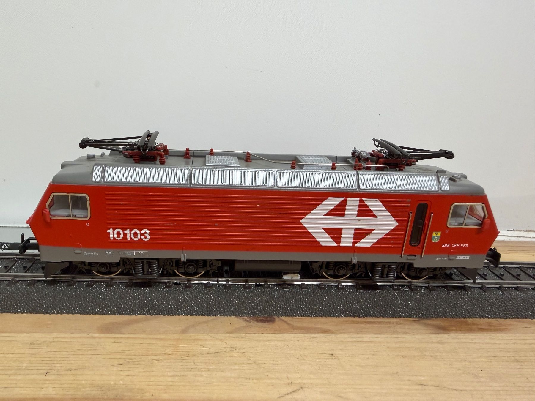 Märklin Modellini di ferrovie: Märklin 3328 E-Lok SBB Re 4/4 IV – Usato da Büsserach venduto da ModellbahnDepot 2