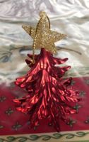 Sapin de Noël rouge.