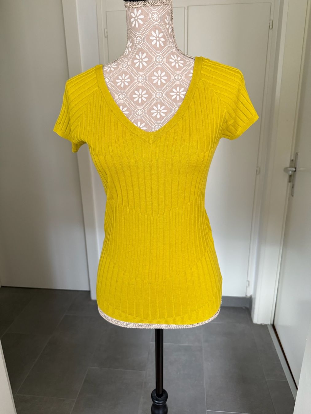 Benetton Tops: Benetton - Top - S - Soie/coton – D'occasion à Sion par accroshoes