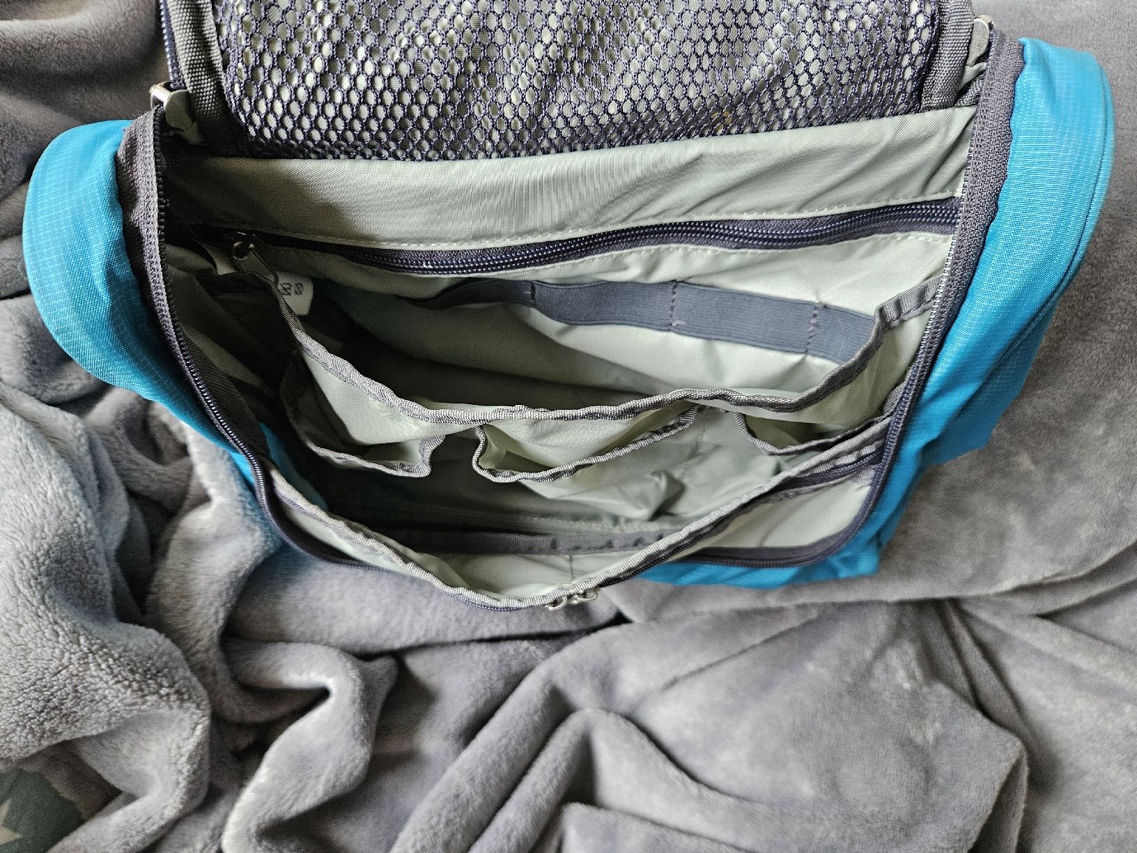 Meru Kosmetikkoffer: Meru Kulturbeutel/Necessaire – Gebraucht aus Bern von Snowflake38 4