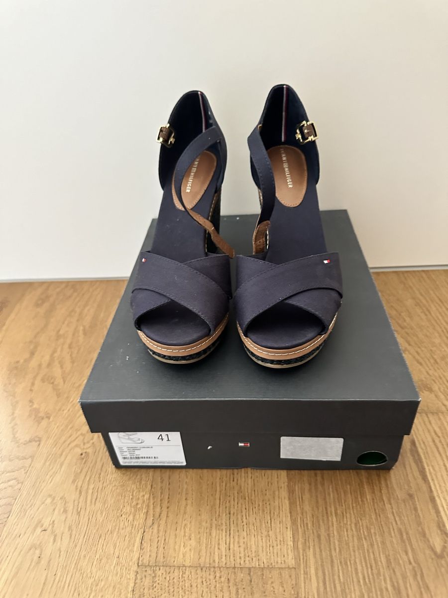 Tommy Hilfiger Scarpe da donna: Tommy Hilfiger Keilsandaletten – Nuovo (secondo la descrizione) da Selzach venduto da Mperformance83