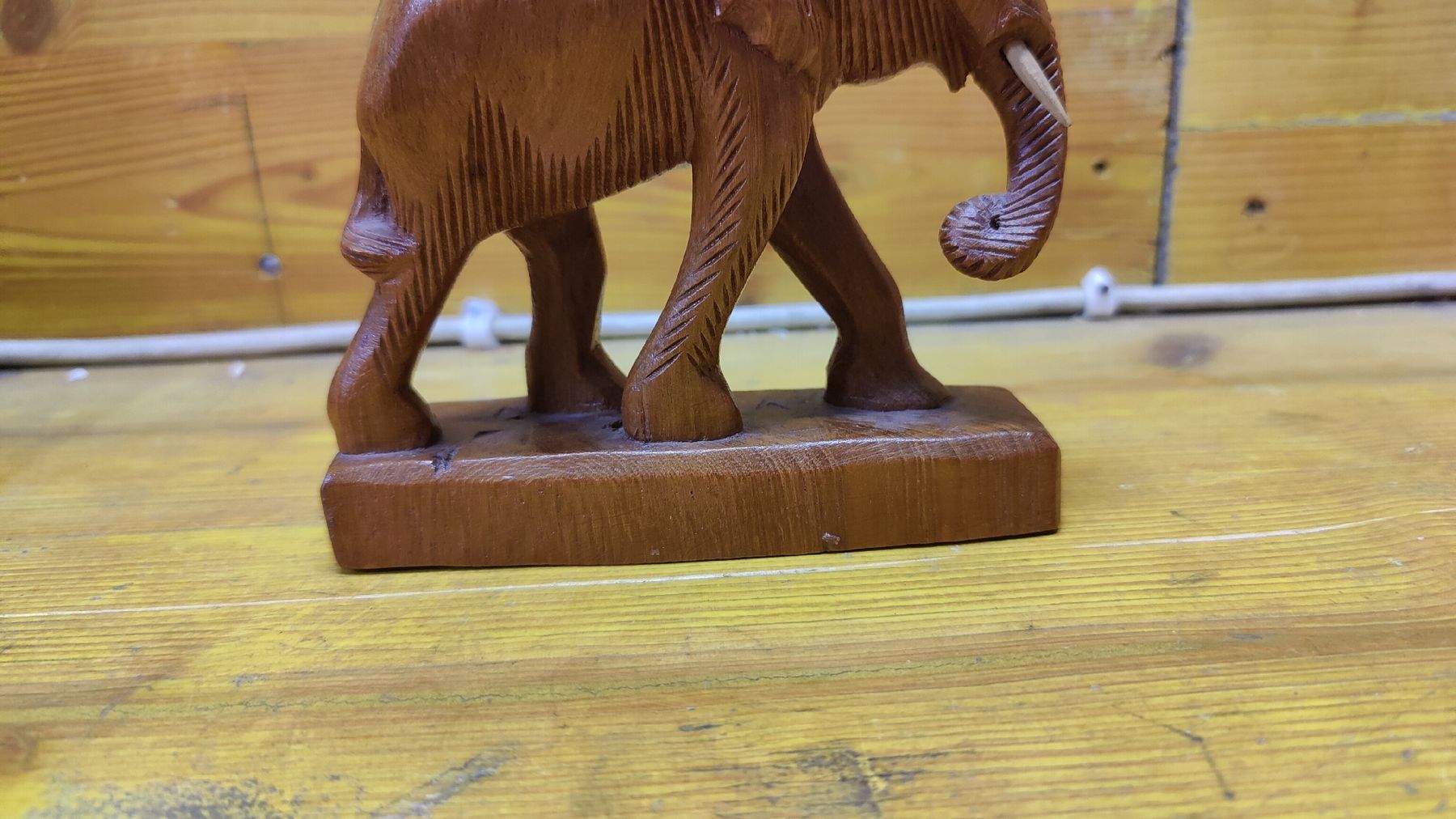 Statuette: Holz Elefant Figur Schnitzerei  (S3) – Usato da Neuenhof venduto da bro_9zsg 1