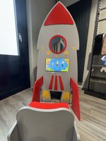 Rakete mit Stuhl Kindermöbel Lernspielzeug,Top Zustand! (55)