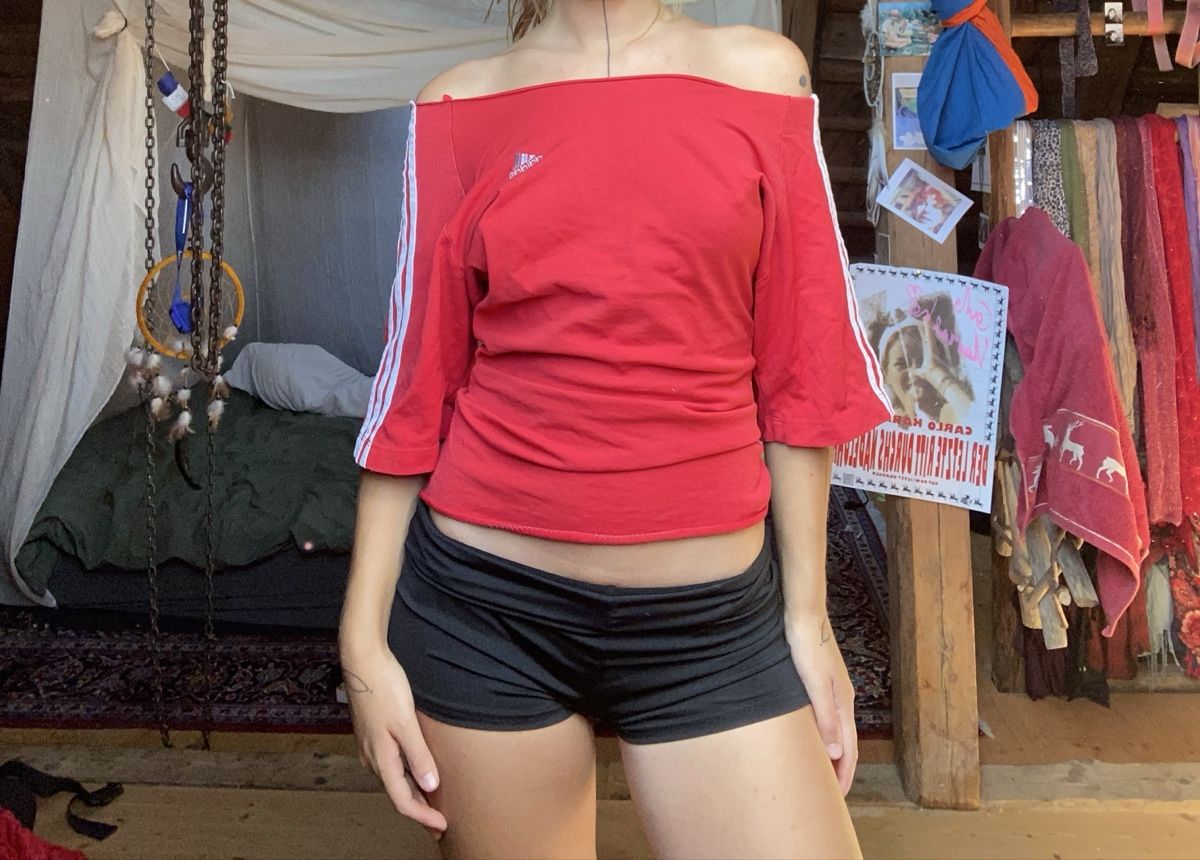 Adidas Top: Schulterfreies Adidas Shirt – Usato da Rehetobel venduto da Jahbleh 3