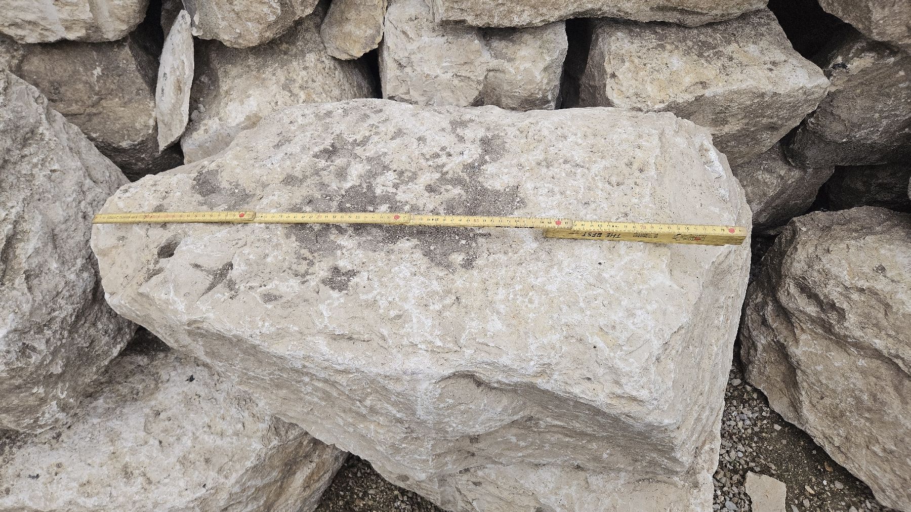 Pietre & tegole: Jura Kalkstein  – Usato da Courlevon venduto da GF.22 2
