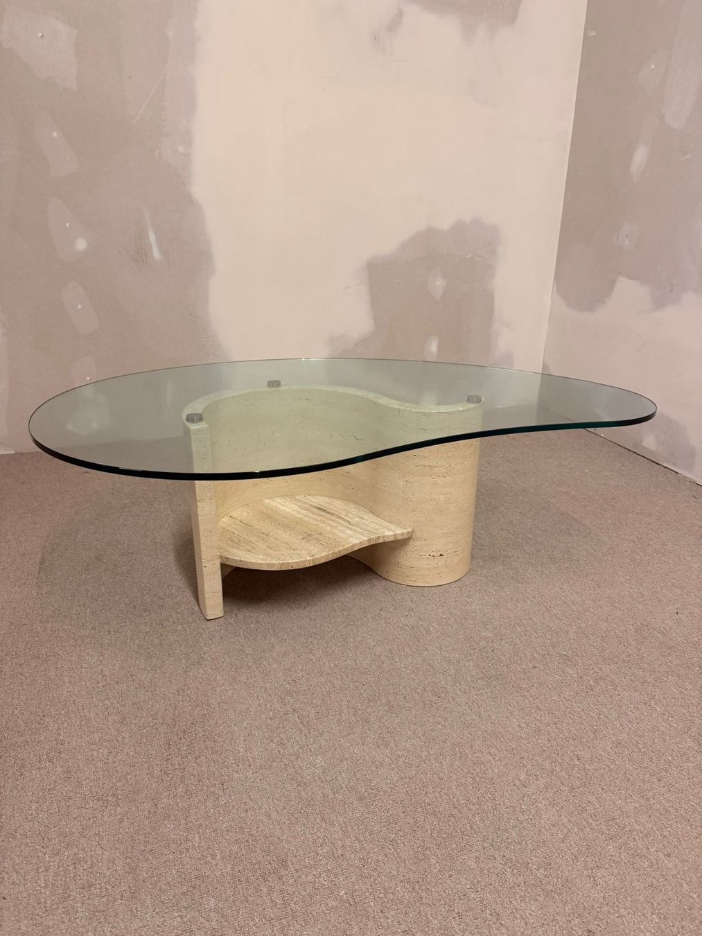 Tavoli: Travertin Couchtisch mit Glasplatte Coffee Table – Usato da Rickenbach ZH venduto da Der-Insider